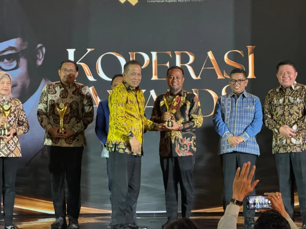 Gubernur Sulsel Raih Bakti Koperasi Nayaka Mahambara di Ajang Koperasi Awards 2026