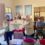 Gubernur Sulsel Salurkan Bantuan Pasang Baru Listrik untuk 130 Rumah Tangga di Gowa dan Bantaeng