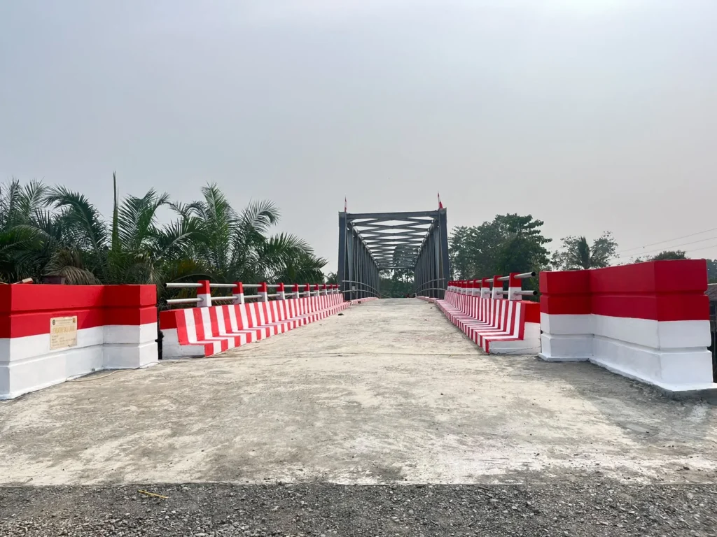 Kondisi fisik Jembatan Salujambu penghubung Kabupaten Luwu dan Luwu Utara yang telah rampung 100 persen